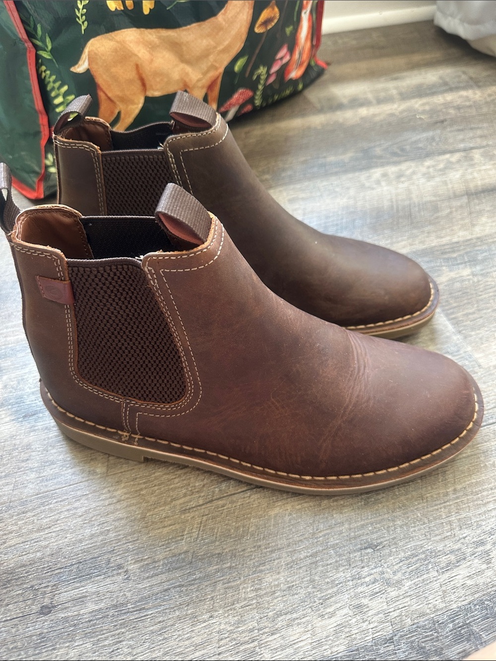 Men's Brown Leather Clarks Chelsea Boots - Classic Slip-On Style